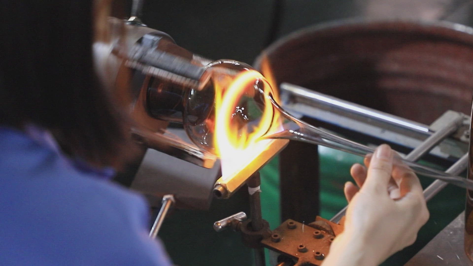 A making video showing the bottom of a Marnie glass made from borosilicate glass being finished